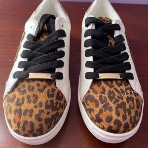 Girls - NEW, size 5 Steve Madden sneakers. White, black, gold & leopard print.